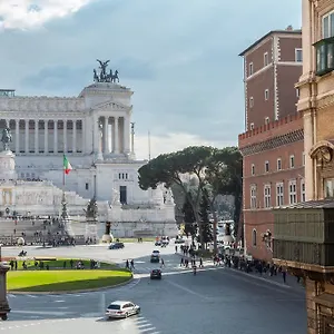  Apartment Amazing Piazza Venezia Italy